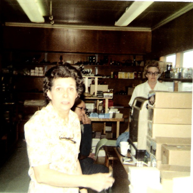 1972_-_Other_Photos_-_Andell_-_Gift_Shop.jpg